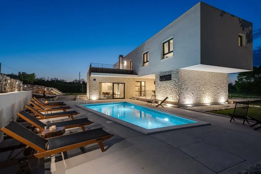 Modern Villa M30 with private pool, 3 en-suite bedrooms - Image 1