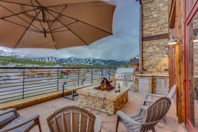 Panorama der gesamten Breck Resort, nur wenige Schritte vom kostenlosen Shuttle, unschlagbare Terrasse und Annehmlichkeiten! - Image 1