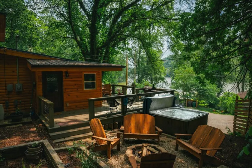 Lakefront Hilltop Cabin Hot tub Firepit - Image 1