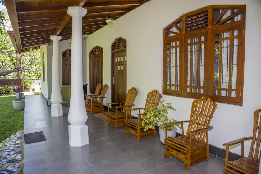 Tranquil villa with nature and amenities - Image 1