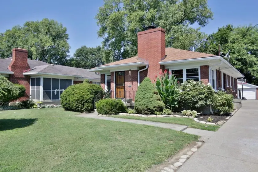 Beautiful Germantown Gem close to everything. - Image 1