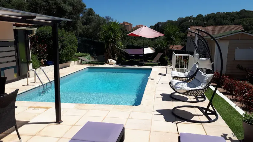 Stille solrig villa med privat pool. - Image 1