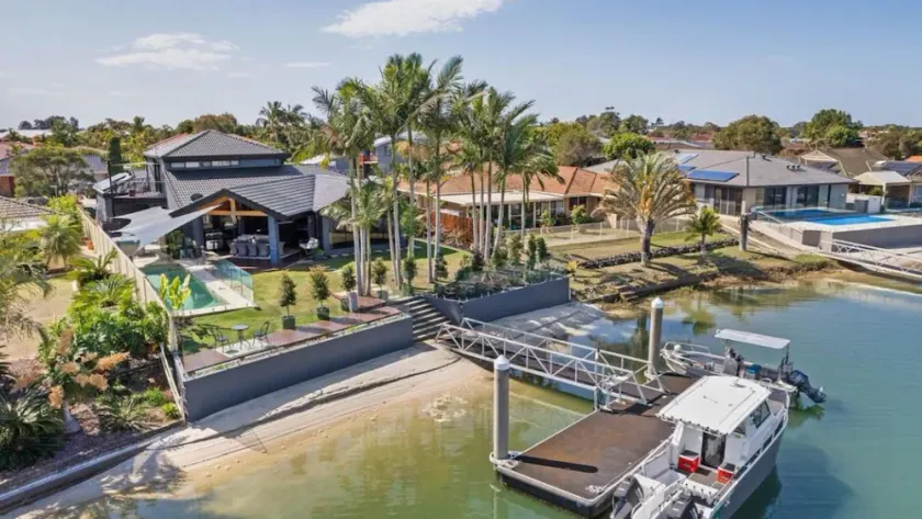 THE Islander - Waterfront with Pool - Holiday Yamba - Image 1