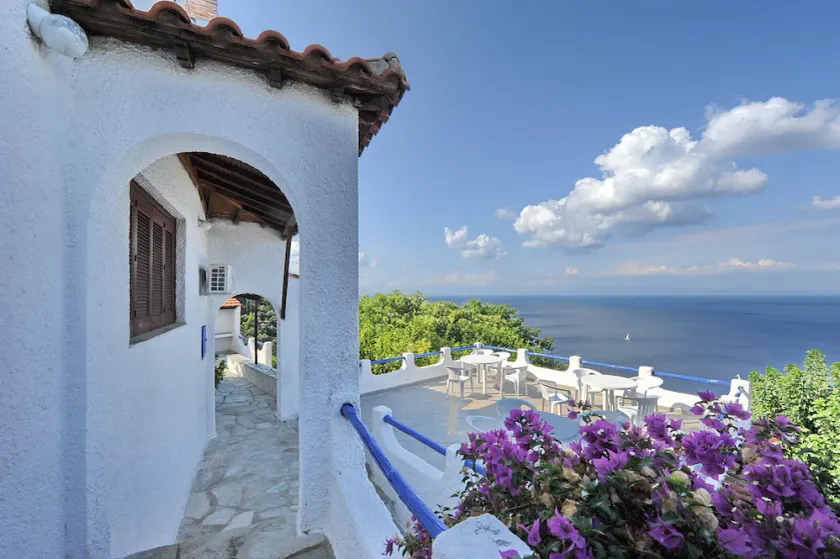 Villa VIOLA. Panoramic pool. Access to the sea. Privileged view of the Egean. - Image 1