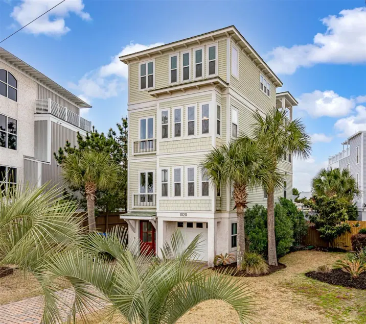 Pet Friendly IOP Beach House Private Pool and Golf Cart!!! - Image 1