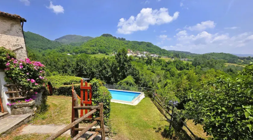 Stenbolig i traditionel stil med privat pool - Image 1