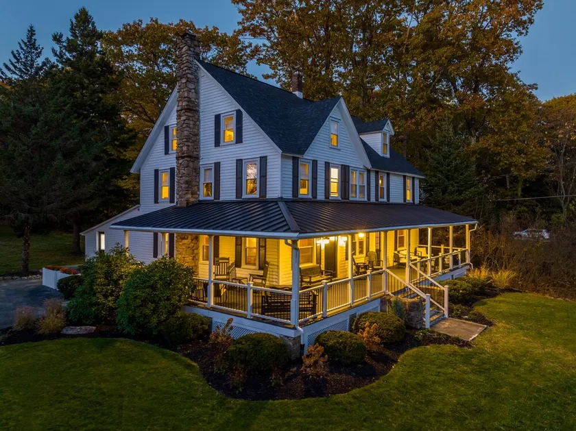 11 bedroom Lodge - Swim Spa/Hot Tub - Firepit - Game room - sleeps 26 - Image 1