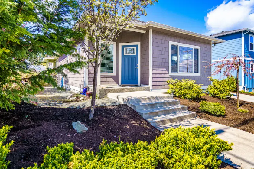Cute cottage, close to everything Anacortes has to offer. Discounts available - Image 1
