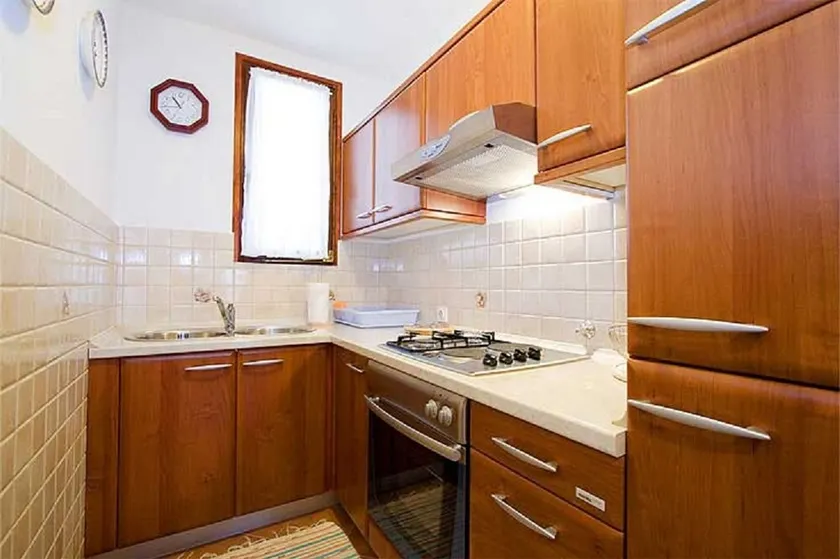 Very nice apartment for 4-6 people in Rovinj - Borik, 200 m from the beach. - Image 1