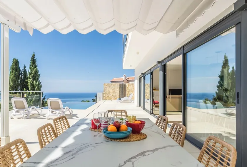 Villa La Perla with private heated pool and great views - Image 1