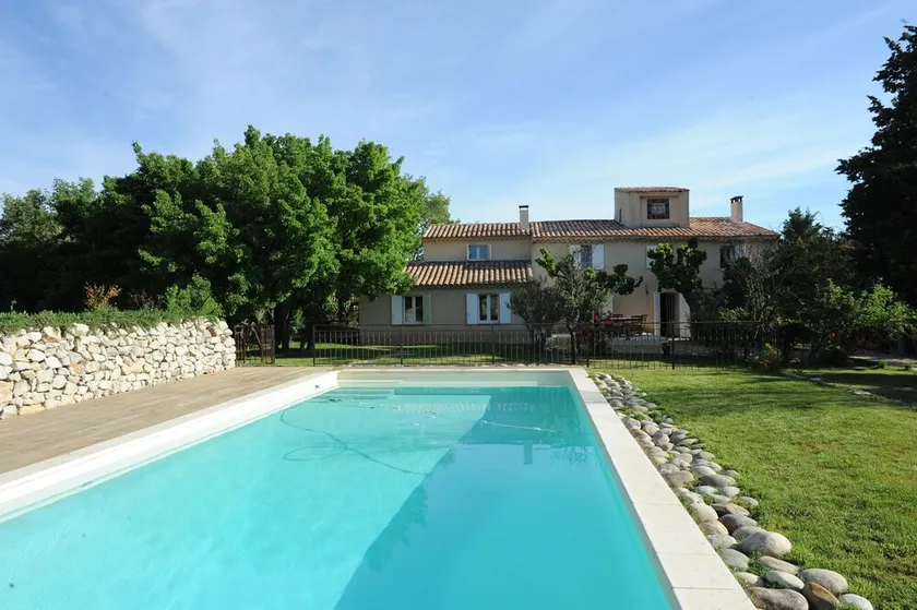 Provencal villa with swimming pool and view of the Sainte Victoire mountain range - Image 1