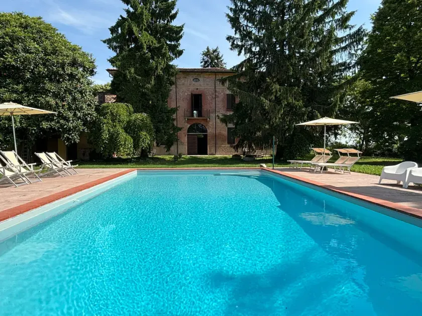 Court \"Desert\". Ancient building with swimming pool - Image 1