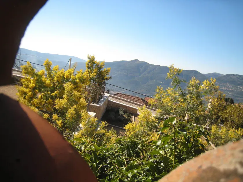 COTE D'AZUR, detached house with large garden in typical village - Image 1