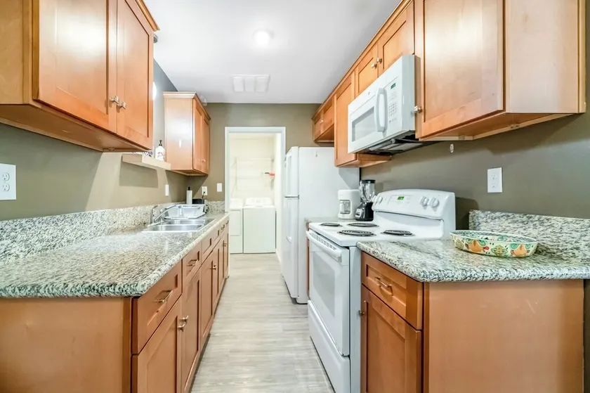 Longer Stays for Travelers- Apt Blocks from Hospital, Downtown - Image 1