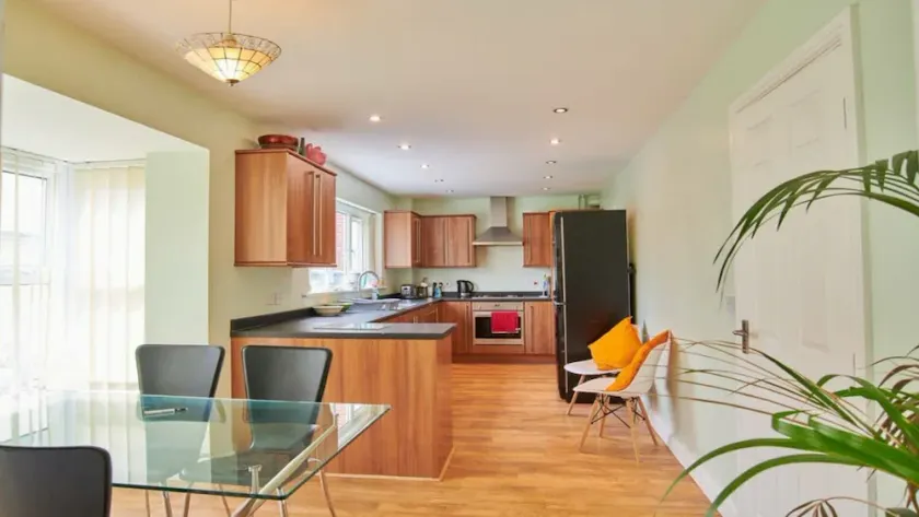 5 bed Edwardian Style House - Image 1