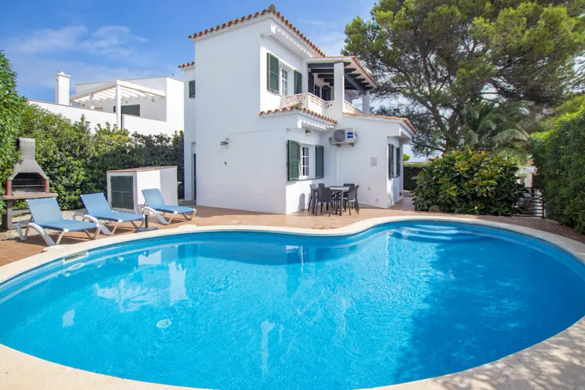 Villa with pool and sea view - Image 1