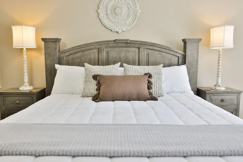 2 King Bed Master Suites and 1/2 Mile from Chief  Ladiga Trails and Elwell Park - Image 1