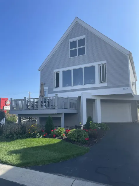 Waterfront home;heated pool & spa: walk to public beach; food, bars, live music! - Image 1