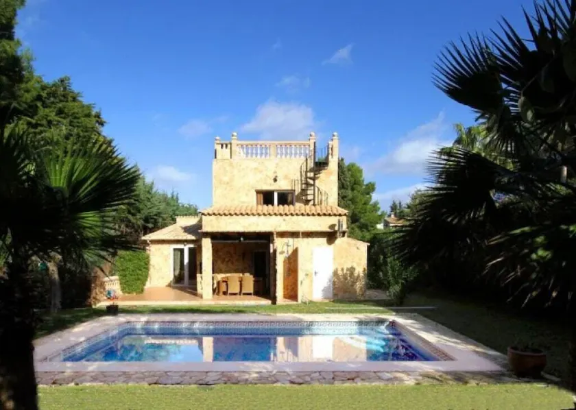 Villa de Bonaire, Alcudia, großer Garten + Pool, strandnah, WiFi, für 8 Personen - Image 1