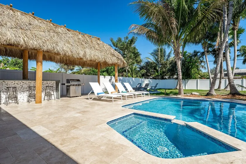 Heated Pool - 1 Mile to Beach - FirePit - Image 1