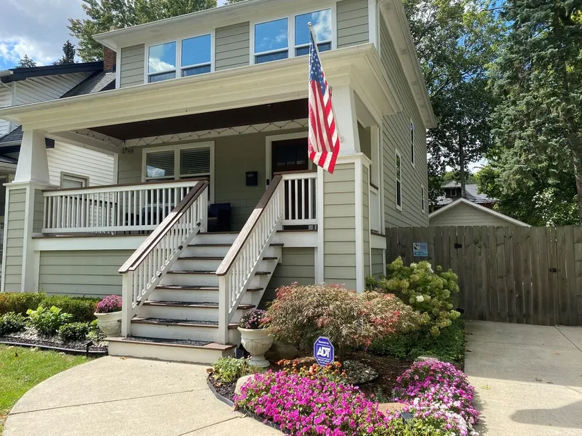 Oakdale Luxury Living - Image 1