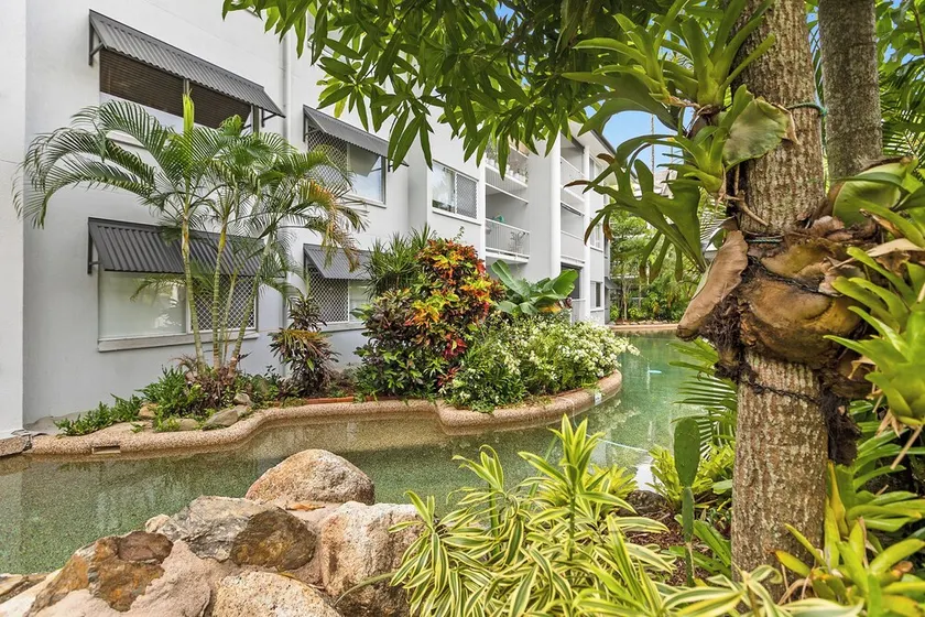 Cairns Tropical Bliss Swim in Swim out Apartment - Image 1