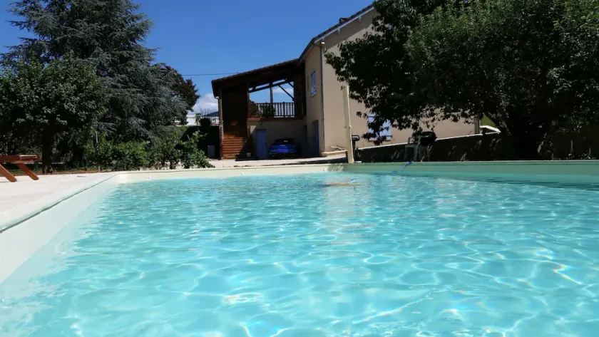 Charming holiday home with private heated pool - Image 1