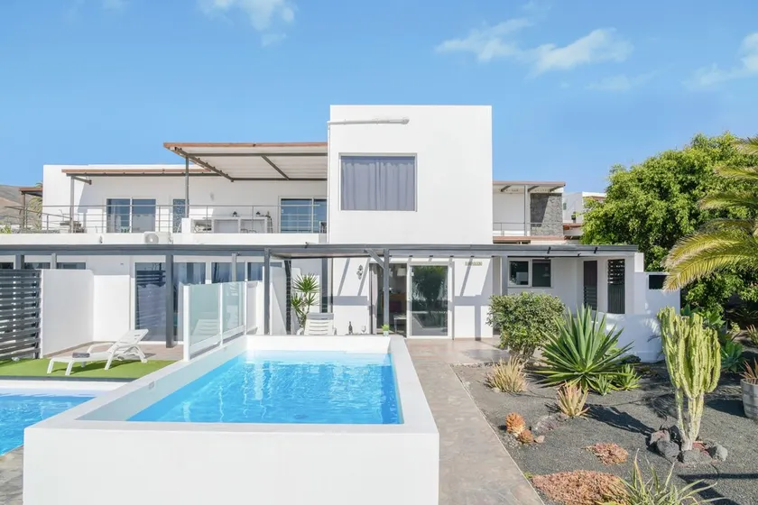 Modern Apartment Casa Amanecer 1 with Pool, Terrace & Wi-Fi; Parking Available - Image 1