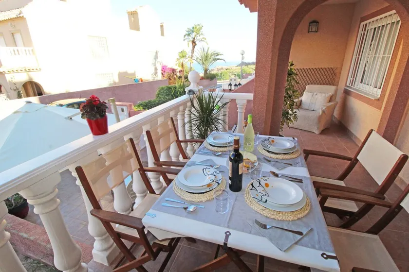 Bungalow mit Terrasse, Pool und Meerblick - Image 1