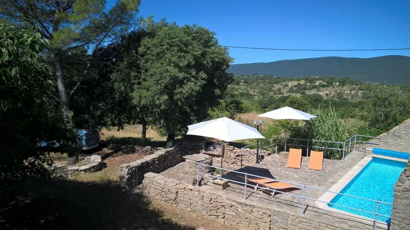 Provencal farmhouse with swimming pool in a domain of 4 ha in the middle of the village - Image 1