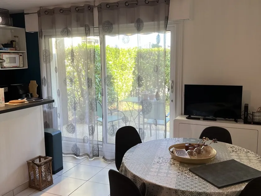Central 1BR Garden Apartment, Close to Beach, Parking & Pet-Friendly - Image 1