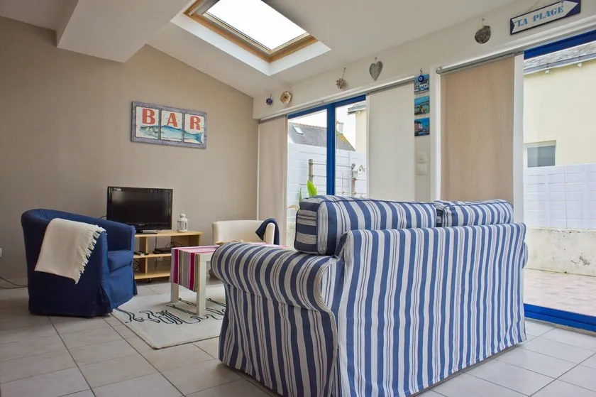 L'Escale Marine: Vacation Rental with Enclosed Garden & Terrace / Quiet Location, Harbor & Shops Within Walking Distance - Image 1