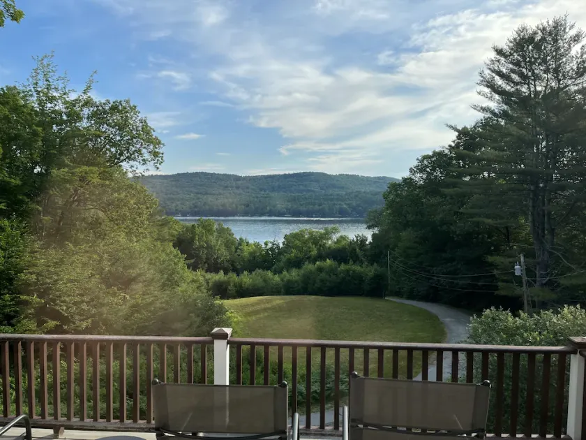 Pleasant Lake Escape: 3BR Home with Panoramic Views - Image 1