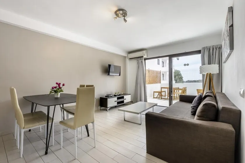 Apartamentos Esmeralda Ibiza - Image 1