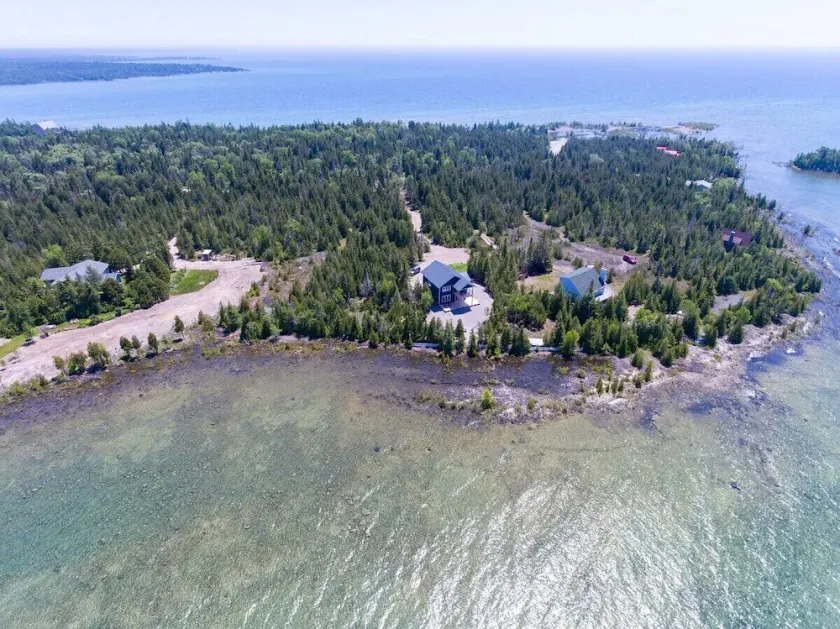 Blue Aurora | Modern  Waterfront |Tobermory | Sunset View + Kayaks - Image 1