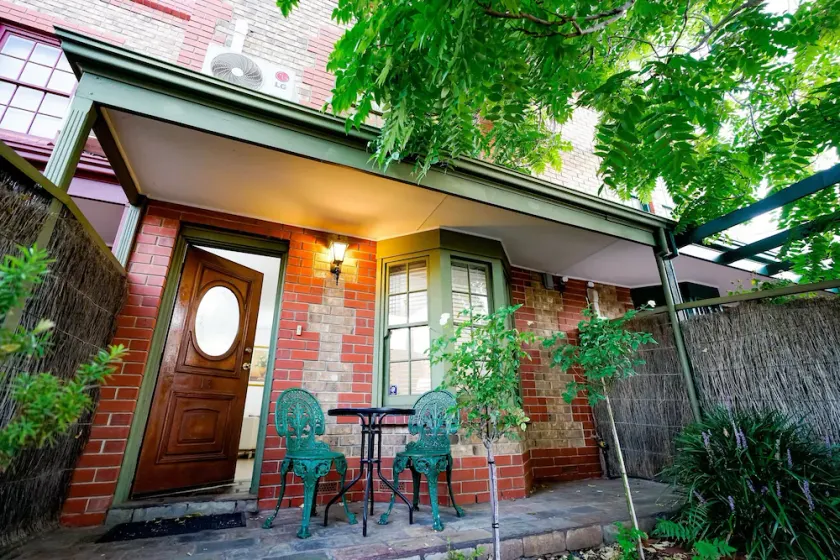 Adelaide Style Accommodation-Getaway in North Adelaide- close to city - Image 1