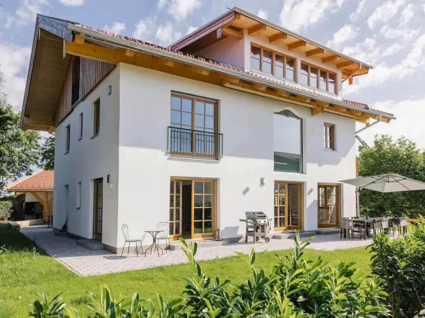 Light-flooded dream home between Chiemsee and the Alps - Image 1