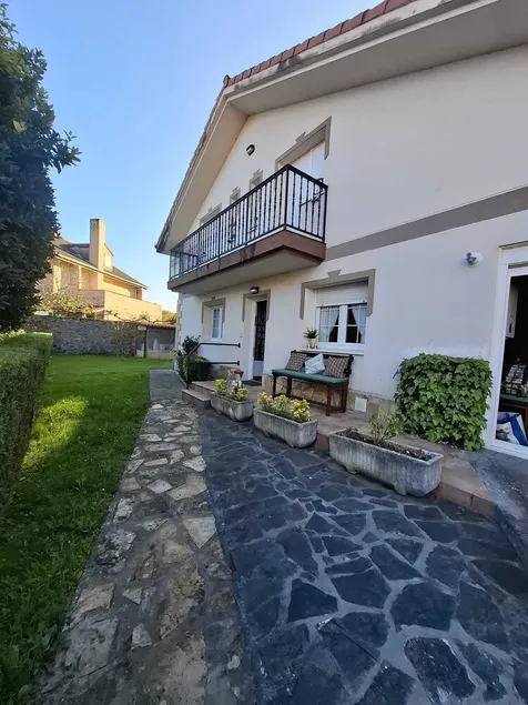 Stor villa med trädgård i Cantabria. 65 km från Guggenheim - Image 1