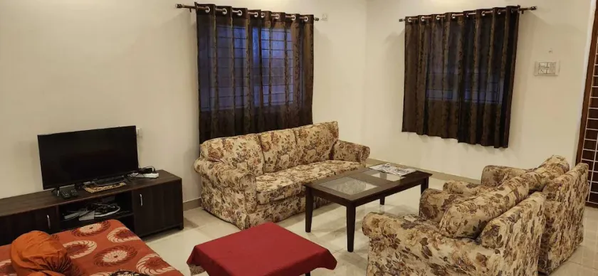 Beautiful 3 Bedroom standalone house. Peaceful! - Image 1