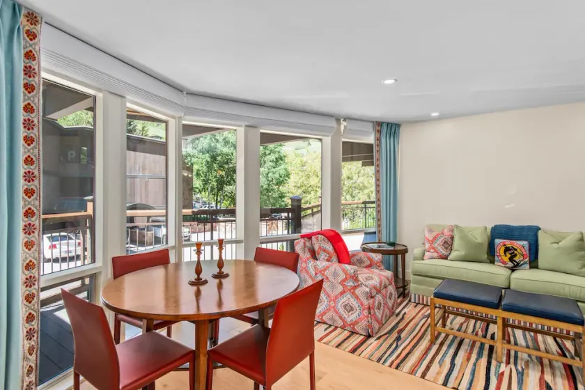 Le Clairvaux Unit 8, 2BD Newly Remodeled Condo in Downtown Aspen - Image 1