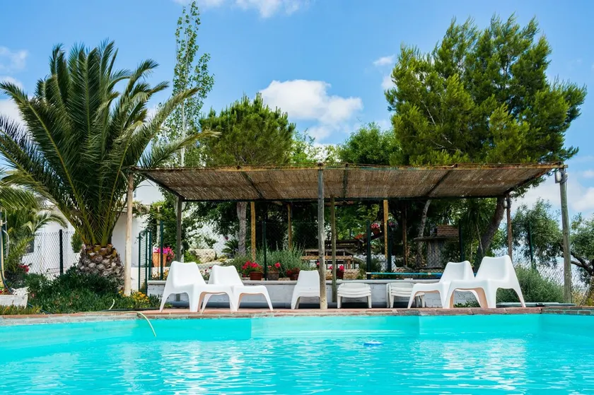 Farmhouse in private estate, with mountain views and pool - Image 1