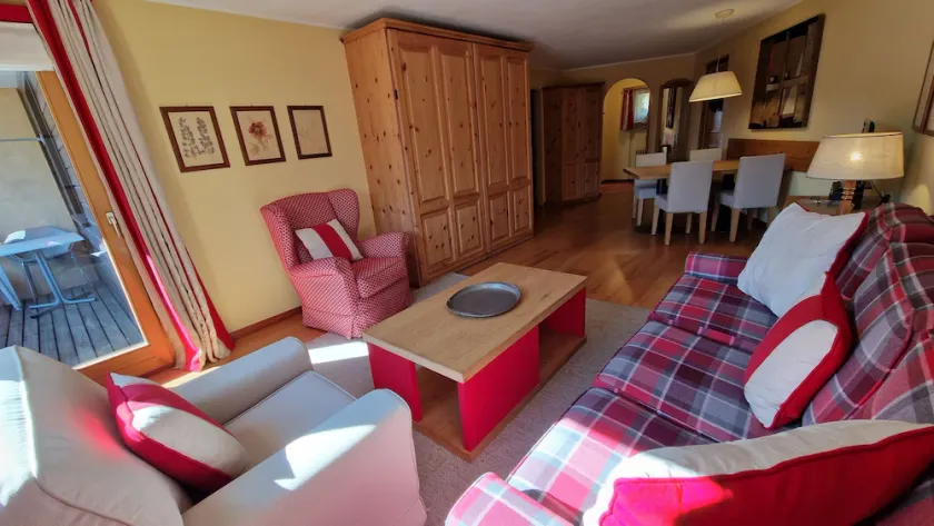 2 1/2-room flat; mountain and lake view, cosy living room - Image 1