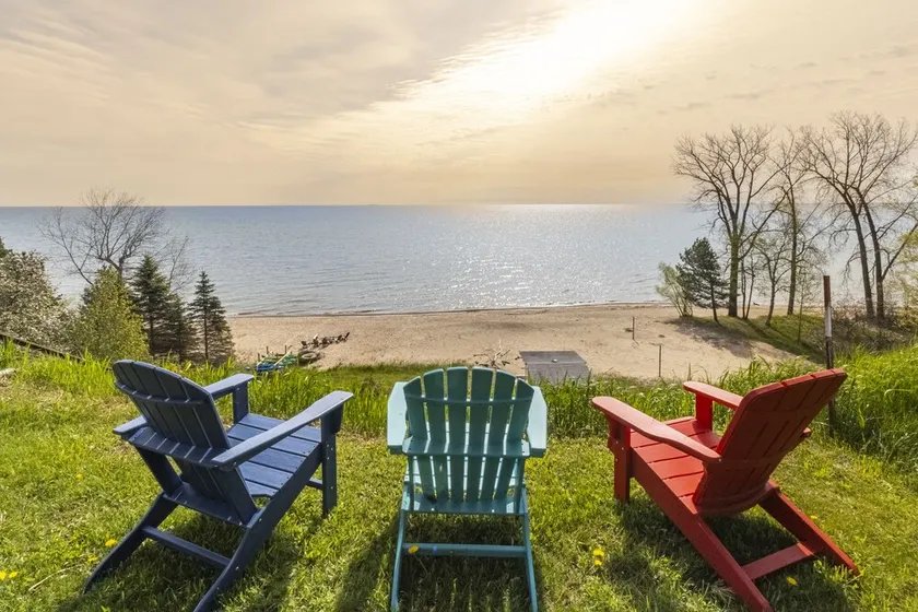 LARGE Clean Updated Lake front Cottage with THE MOST INCREDIBLE VIEW & BEACH !!! - Image 1
