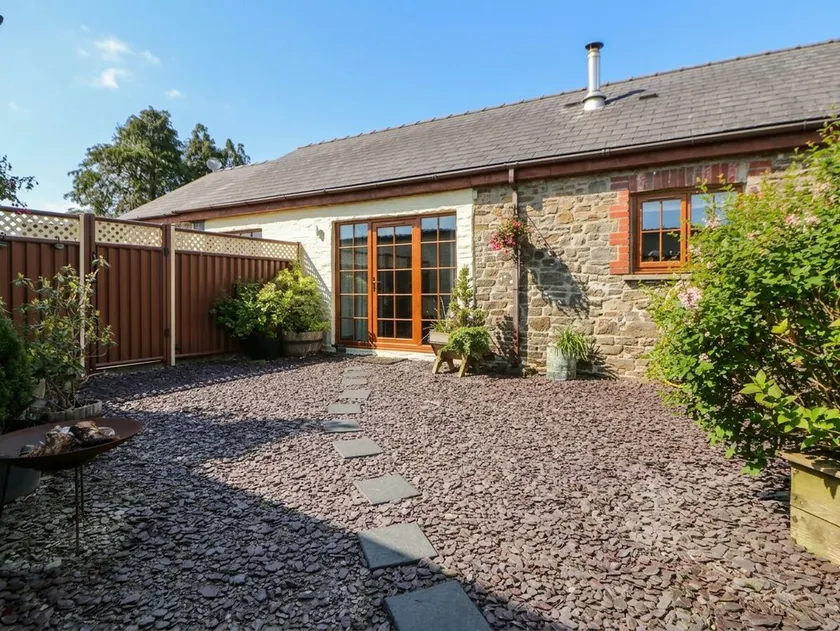 Yr Hen Llaethdy, NEWCASTLE EMLYN - Image 1