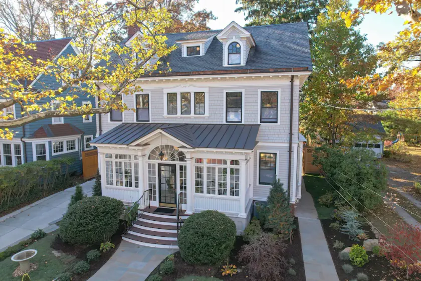 Welcome to Dove Haven — a peaceful and stylish retreat in the heart of Westville. Relax in the private hot tub, enjoy cozy sun-filled spaces, and walk to charming cafés, top restaurants, and beautiful Edgewood Park. Minutes from Yale and downtown. - Image 1