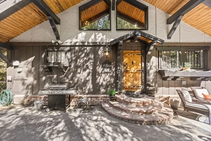 Experience lake life steps away! Crestline's 3-bedroom retreat near Lake Gregory - Image 1