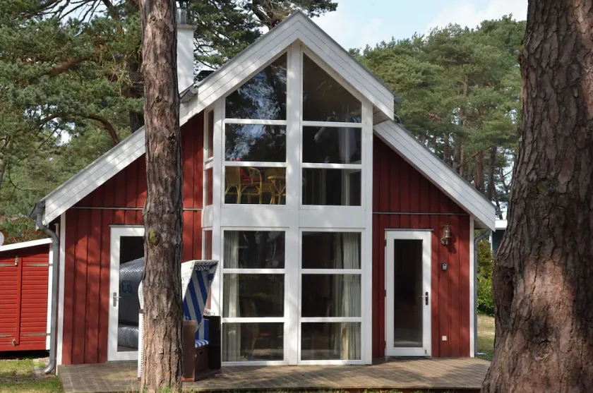 Kinderfreundliches Ferienhaus Ostseeblick 205 in Baabe. Gemütliche Terrasse mit Strandkorb, Terrassenmöbeln & Außengrill. Wohlfühlbad mit Whirlpool & Sauna für entspannte Urlaubstage - Image 1