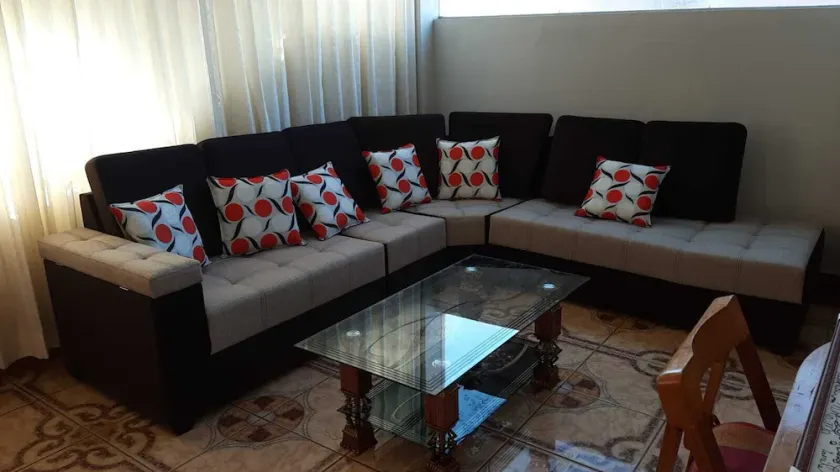 Spacious well-lit apartment with hydromassage - Image 1