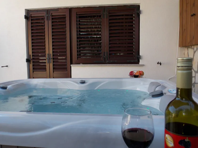 Njivice center, whirlpool, WiFi, SAT TV, air conditioning, pets allowed - Image 1