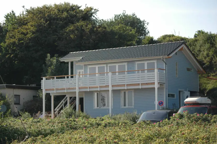 Strandhus ved strandpromenaden i Eckernförde Bugt - Image 1